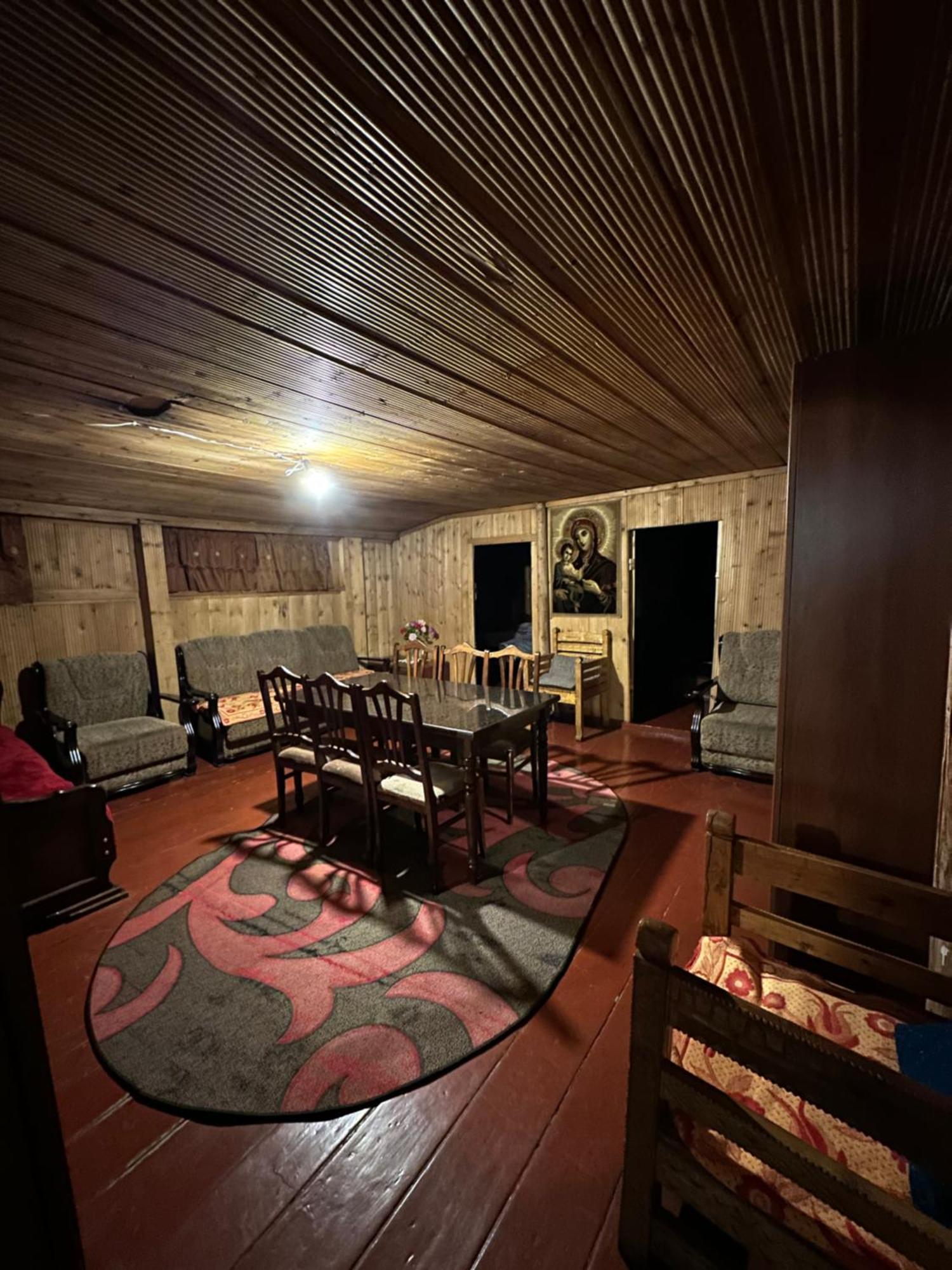 Old House Hotel Ушгули Екстериор снимка