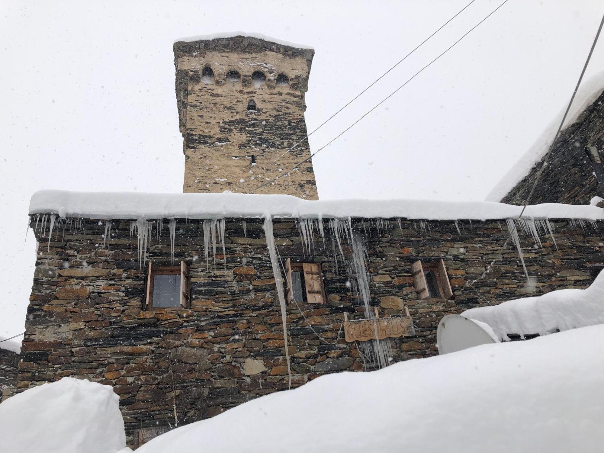 Old House Hotel Ушгули Екстериор снимка