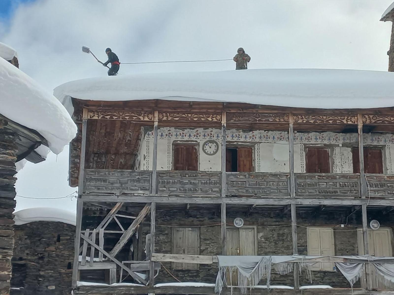 Old House Hotel Ушгули Екстериор снимка