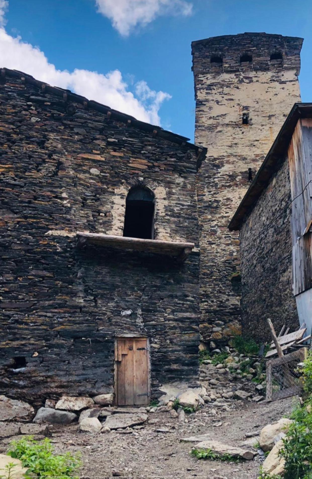 Old House Hotel Ушгули Екстериор снимка