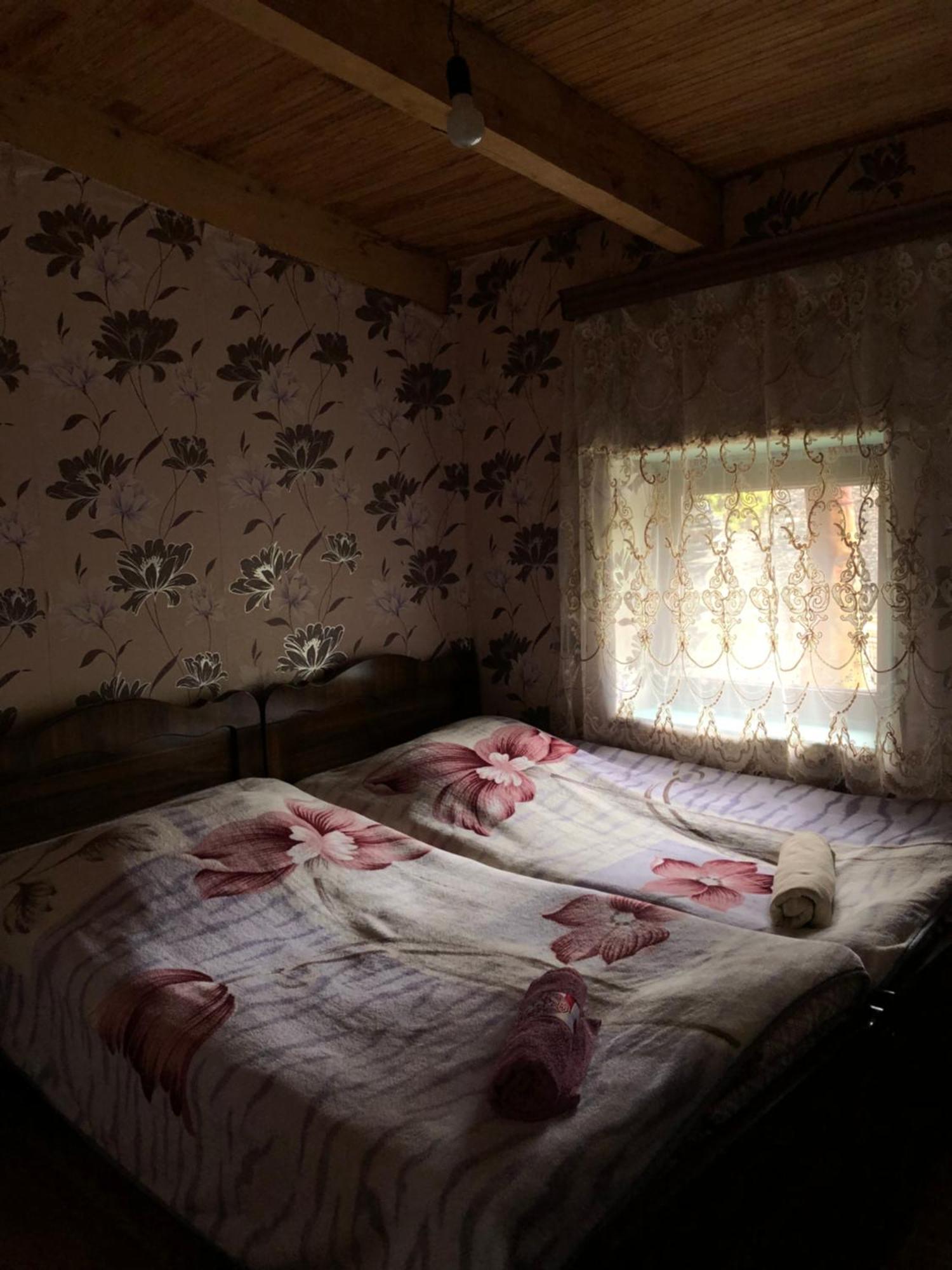 Old House Hotel Ушгули Екстериор снимка