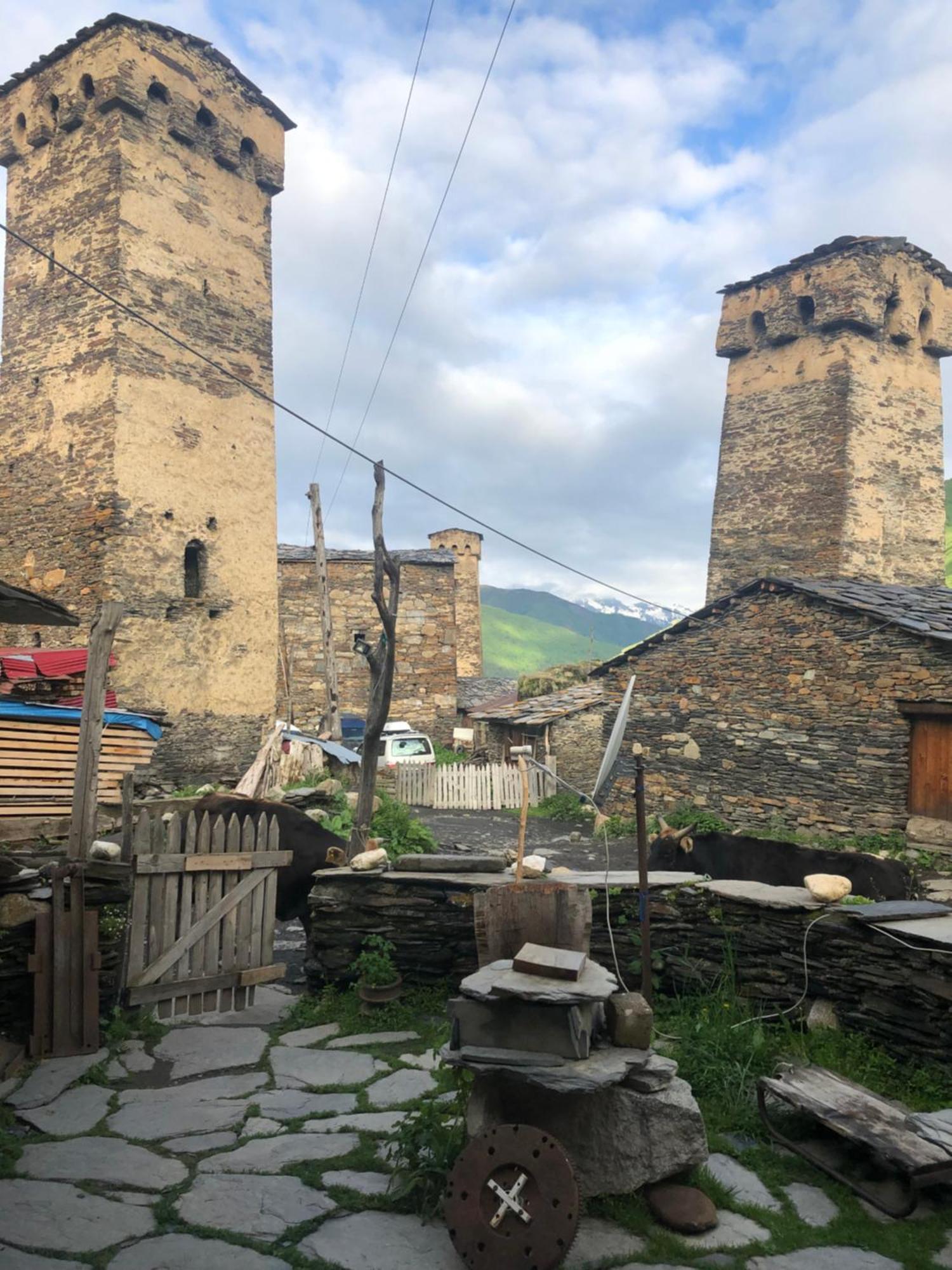 Old House Hotel Ушгули Екстериор снимка